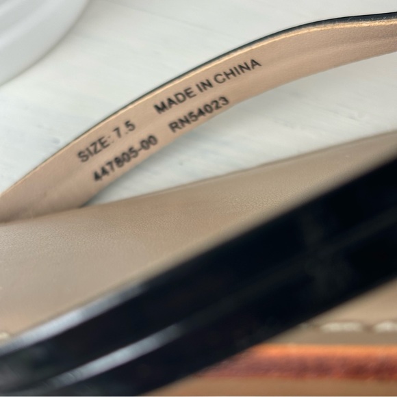 Banana Republic Black Patent Flat Thong Sandals - Picture 5 of 10